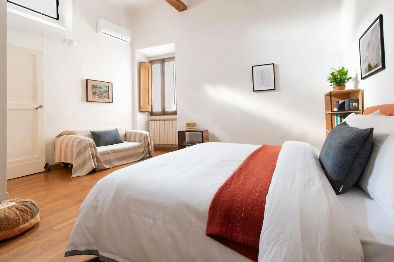 Апартаменты Spacious Family Flat S. Spirito 8 Sleeps Флоренция