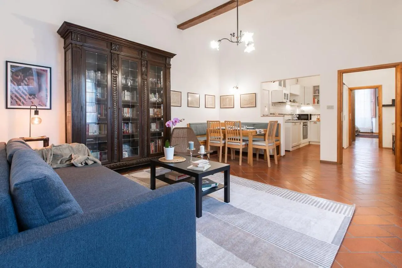 Spacious Family Flat S. Spirito 8 Sleeps Флоренция 0*,  Италия